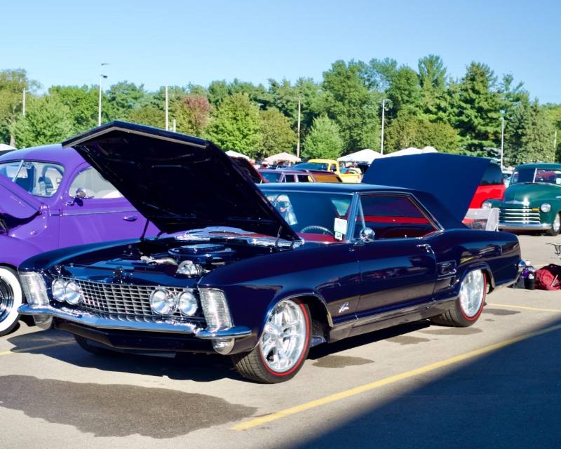 Black Buick Riviera, hood up