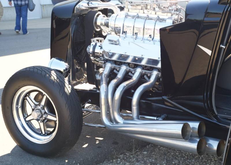 Blown V8 with chrome headers