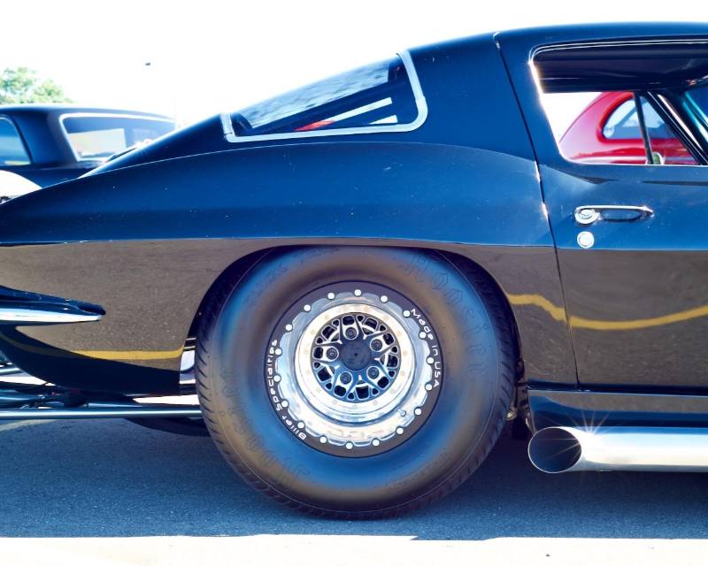 1966 Chevrolet Corvette, rear wheel and side exhaust